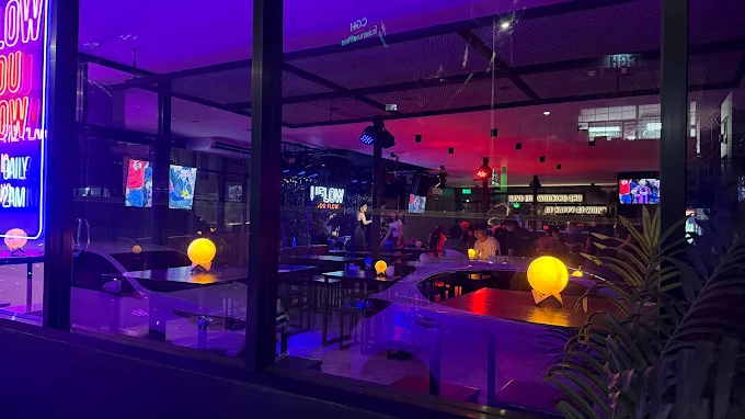 UNFOLLOW BAR&BISTRO